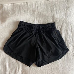 Lululemon Tracker Shorts — Size 6